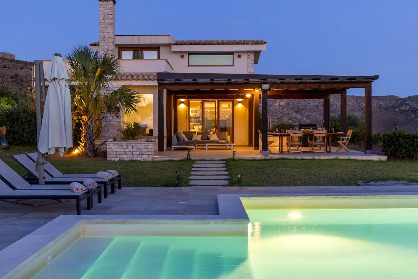Villa Erakle A Luxury Villa With Amazing Sunset View Cattolica Eraclea